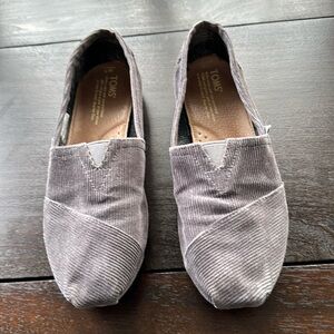 Tom’s Gray Corduroy Slip On Shoes. Pink sole. 8M. Great condition! Like new.